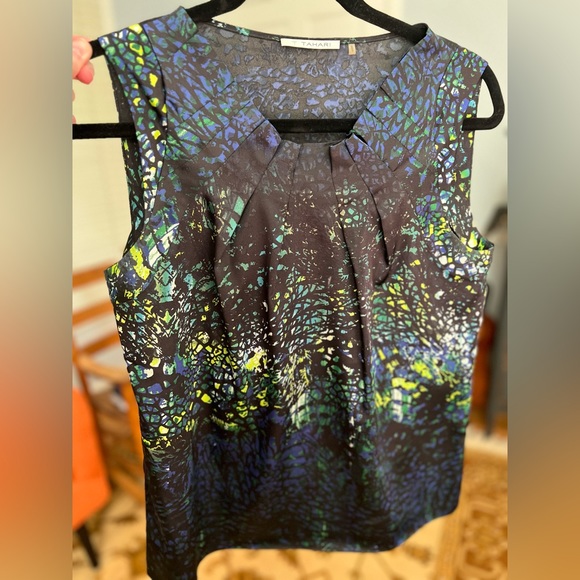 Tahari sleeveless blouse.Great condition. Fits like XS. - Picture 7 of 7